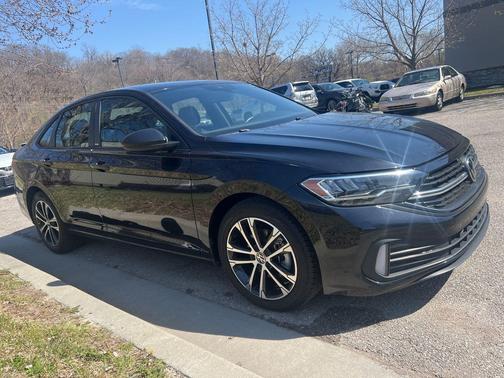 Deep Black 2024 Volkswagen Jetta 1.5T Sport