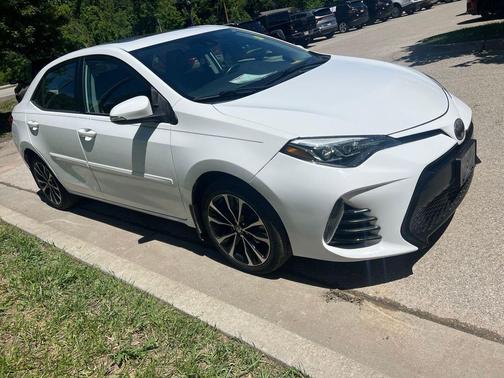 Super White 2018 Toyota Corolla SE