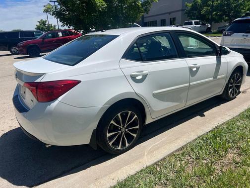 Super White 2018 Toyota Corolla SE