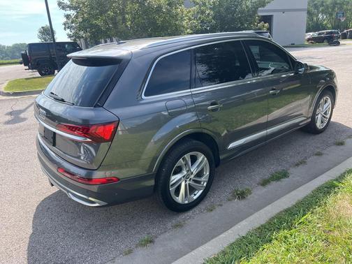 2020 Audi Q7 55 Premium Plus