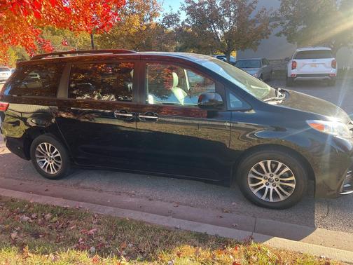 2019 Toyota Sienna XLE
