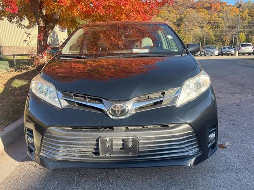 2019 Toyota Sienna XLE