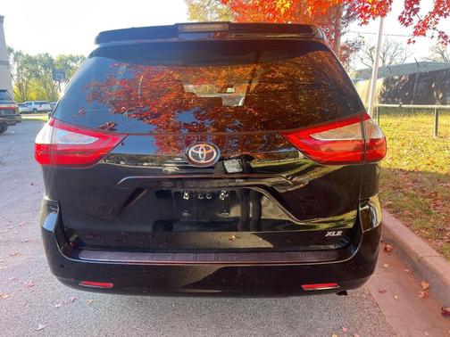 2019 Toyota Sienna XLE