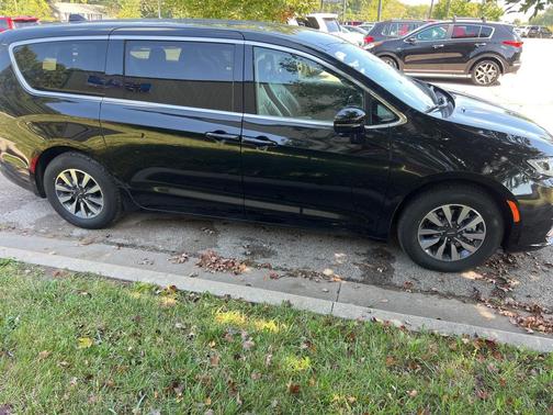 2022 Chrysler Pacifica Hybrid Touring L