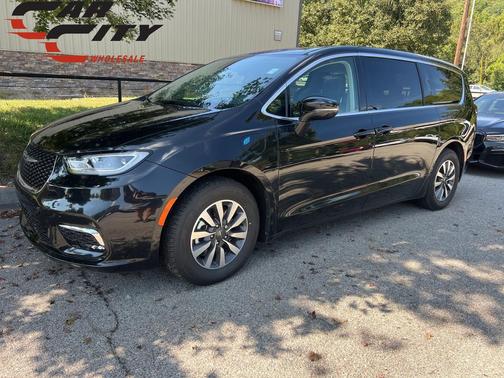 2022 Chrysler Pacifica Hybrid Touring L
