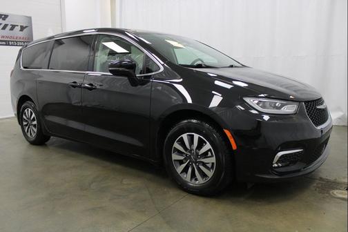 2022 Chrysler Pacifica Hybrid Touring L