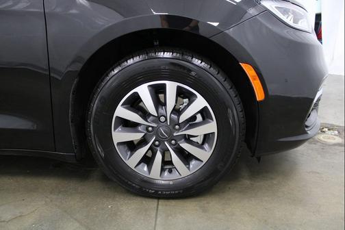 2022 Chrysler Pacifica Hybrid Touring L