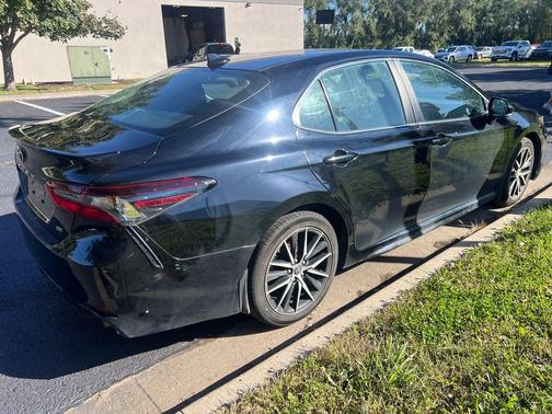 Midnight Black Metallic 2022 Toyota Camry SE