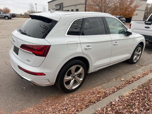 2022 Audi Q5 45 S line Premium Plus