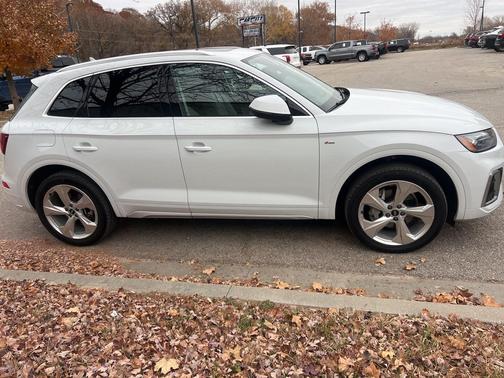 2022 Audi Q5 45 S line Premium Plus
