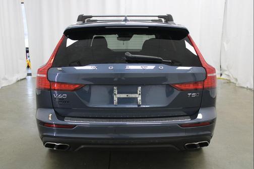 2022 Volvo V60 Cross Country T5