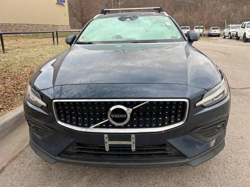 2022 Volvo V60 Cross Country T5