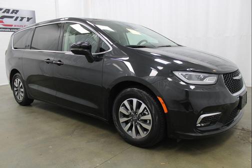 Brilliant Black Crystal Pearlcoat 2024 Chrysler Pacifica Hybrid Select