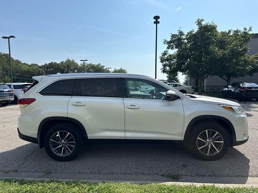 Blizzard Pearl 2019 Toyota Highlander XLE