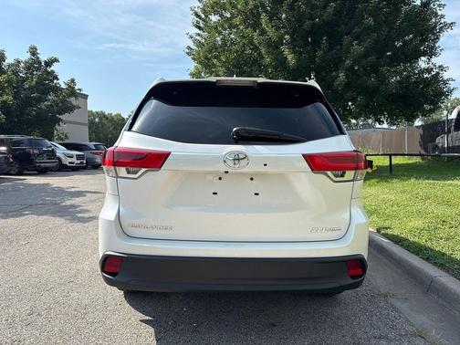 Blizzard Pearl 2019 Toyota Highlander XLE