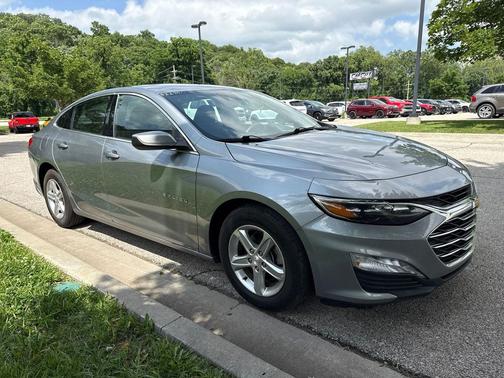 Sterling Gray Metallic 2024 Chevrolet Malibu FWD 1LT