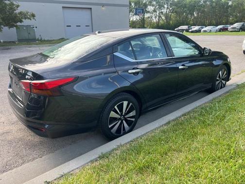 2021 Nissan Altima 2.5 SV