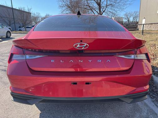 2022 Hyundai ELANTRA SEL