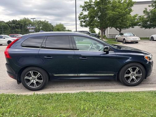 Caspian Blue Metallic 2015 Volvo XC60 T6 Platinum