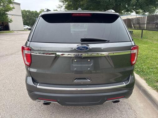 Magnetic 2018 Ford Explorer XLT