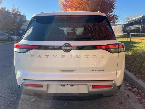2022 Nissan Pathfinder Platinum 2WD