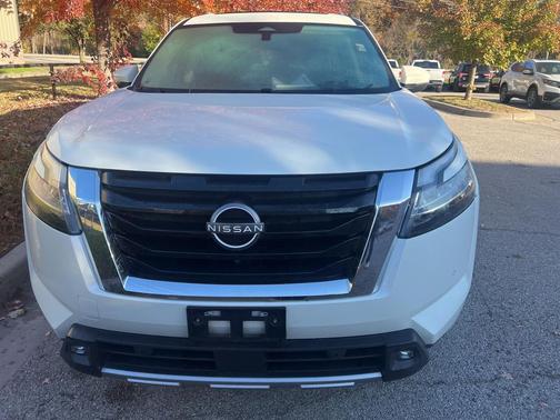 2022 Nissan Pathfinder Platinum 2WD