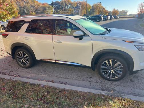 2022 Nissan Pathfinder Platinum 2WD
