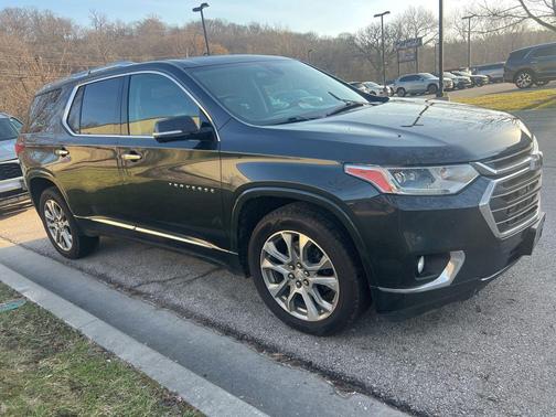 Dark Moon Blue Metallic 2020 Chevrolet Traverse Premier