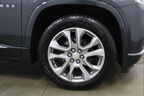 Dark Moon Blue Metallic 2020 Chevrolet Traverse Premier