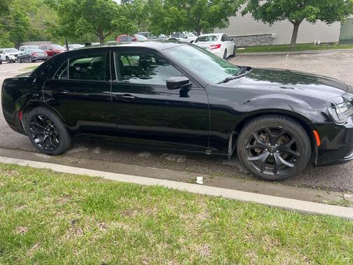 Gloss Black 2022 Chrysler 300 Touring