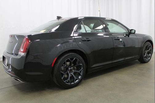 Gloss Black 2022 Chrysler 300 Touring