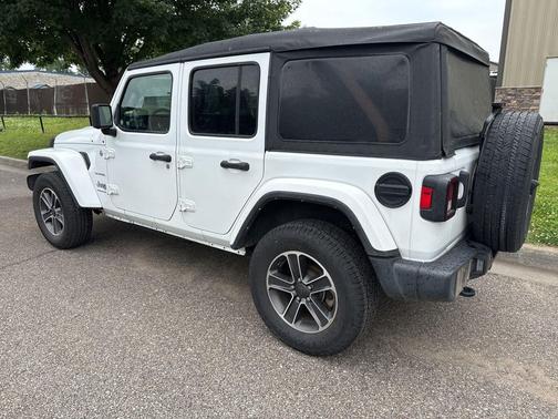 Bright White Clearcoat 2023 Jeep Wrangler 4-Door Sahara 4x4