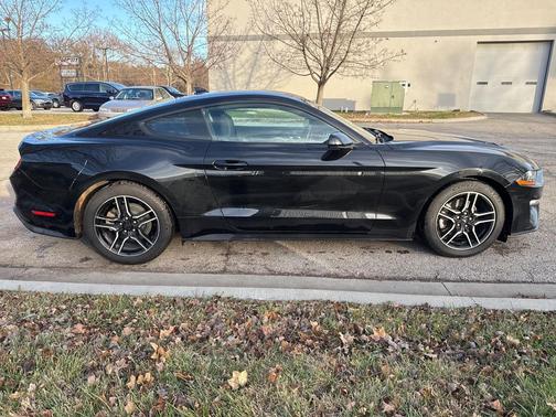 2021 Ford Mustang EcoBoost