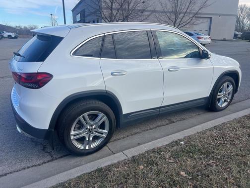 2021 Mercedes-Benz GLA 250 Base 4MATIC