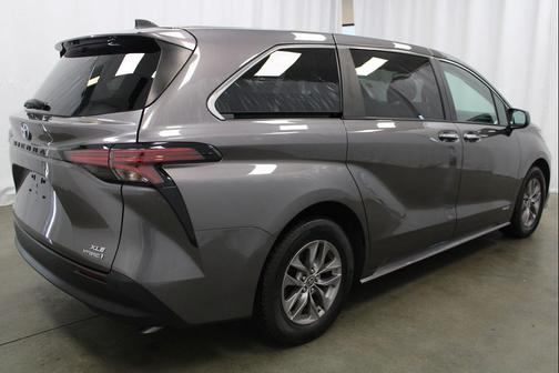 2021 Toyota Sienna XLE 7 Passenger