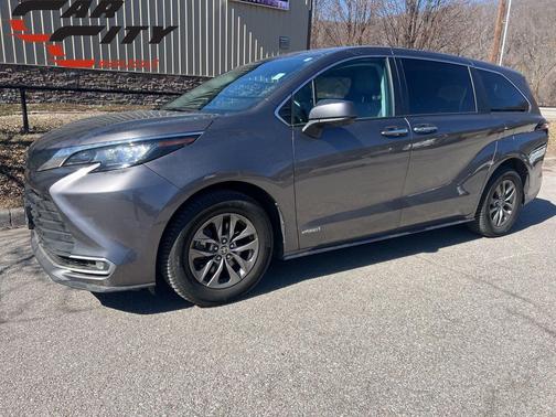 2021 Toyota Sienna XLE 7 Passenger
