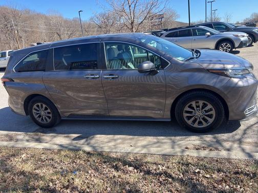 2021 Toyota Sienna XLE 7 Passenger