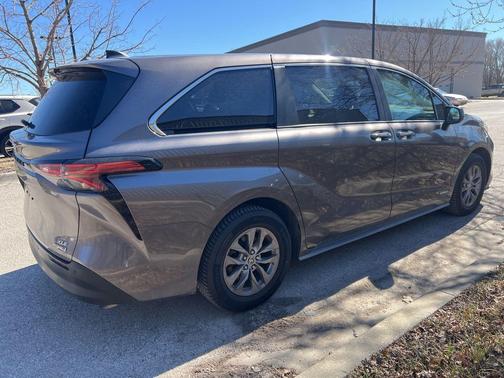 2021 Toyota Sienna XLE 7 Passenger