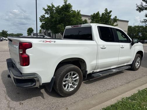 Summit White 2022 Chevrolet Silverado 1500 LT