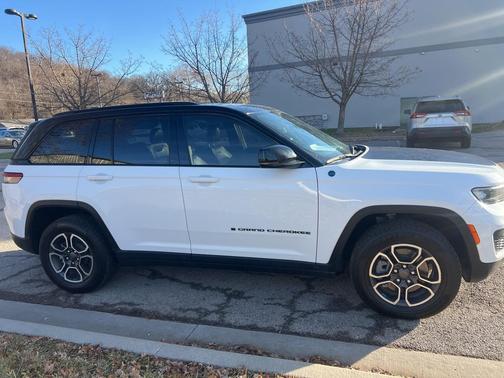 2022 Jeep Grand Cherokee 4xe Trailhawk