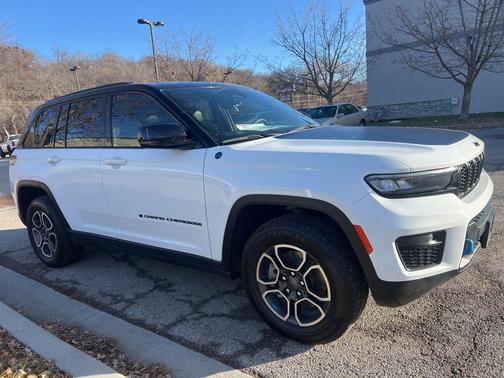 2022 Jeep Grand Cherokee 4xe Trailhawk