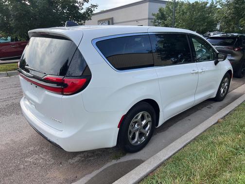2024 Chrysler Pacifica Limited