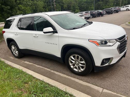 Summit White 2018 Chevrolet Traverse LT Cloth