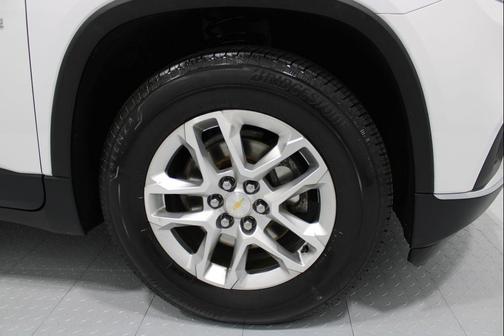 Summit White 2018 Chevrolet Traverse LT Cloth