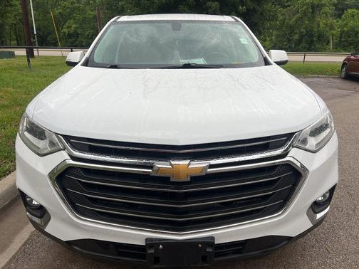 Summit White 2018 Chevrolet Traverse LT Cloth