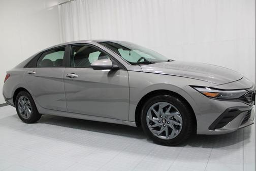 Fluid Metal 2024 Hyundai ELANTRA SEL