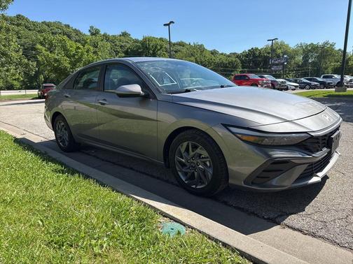 Fluid Metal 2024 Hyundai ELANTRA SEL