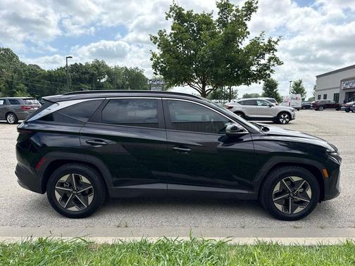 Phantom Black 2025 Hyundai TUCSON SEL Convenience