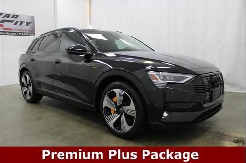 2022 Audi e-tron Premium Plus