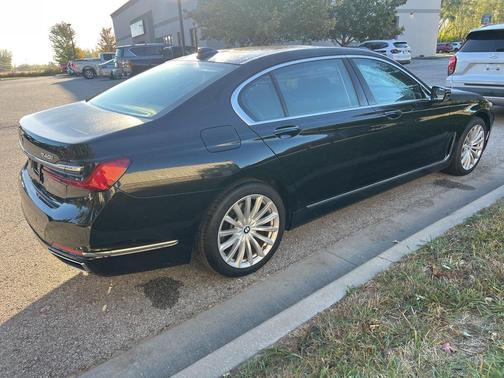 2022 BMW 740 i xDrive